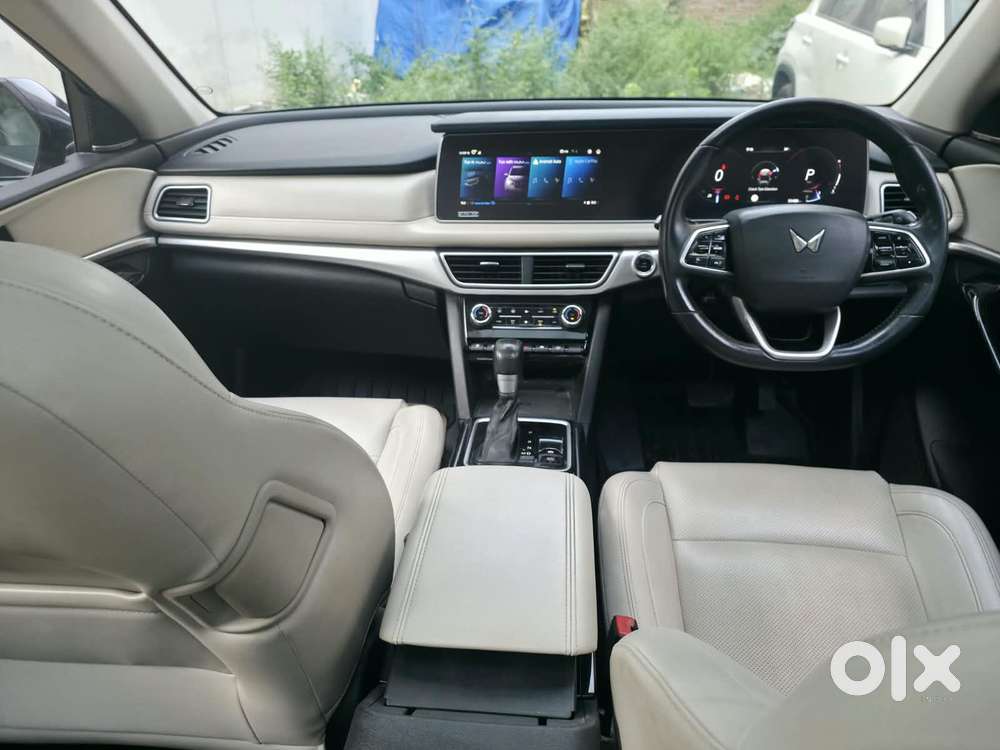 Mahindra Xuv700 Ax7l 6 Str At, 2024, Petrol