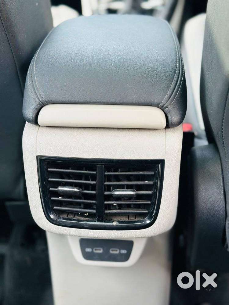 Volkswagen Taigun 1.0 Tsi Topline At, 2023, Petrol