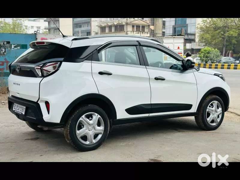 Tata Nexon 1.5 Revotorq Xma Plus (s) Amt, 2022, Petrol