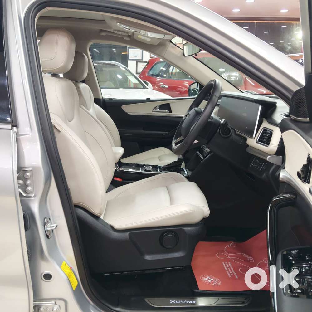 Mahindra Xuv700 2.0 Ax 7 Petrol At Luxury Pack Str, 2023, Petrol