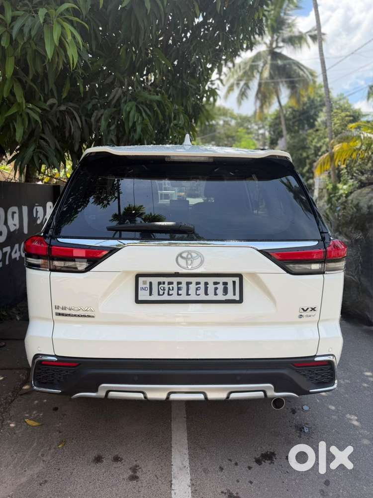 Toyota Innova Hycross 2.0 Vx (o) Hybrid 7 Str, 2025, Petrol