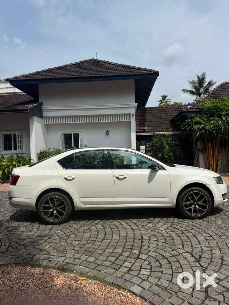 Skoda Octavia Diesel 2015 Km Driven 100000
