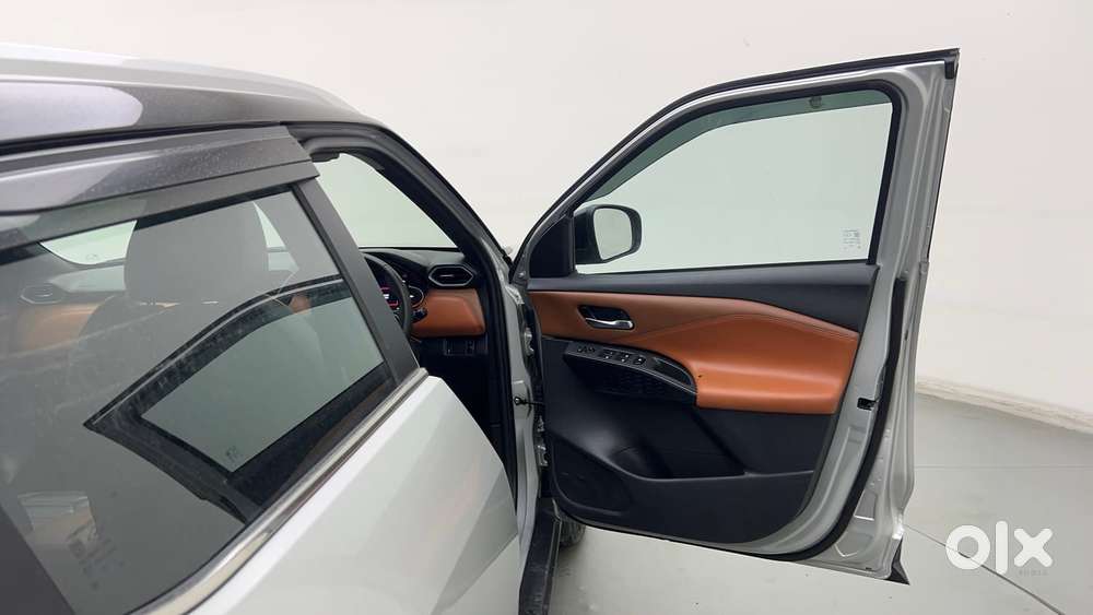 Nissan Magnite 1.0 Xv Premium Dual Tone, 2024, Petrol