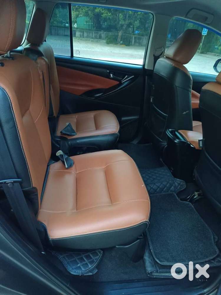 Toyota Innova Crysta 2.4 G Mt 7 Str, 2017