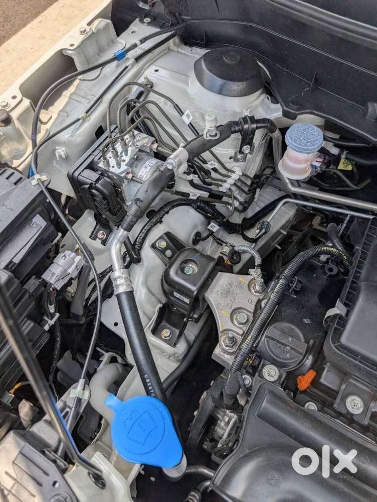 Maruti Suzuki Brezza 1.5 Lxi Smart Hybrid, 2024, Petrol