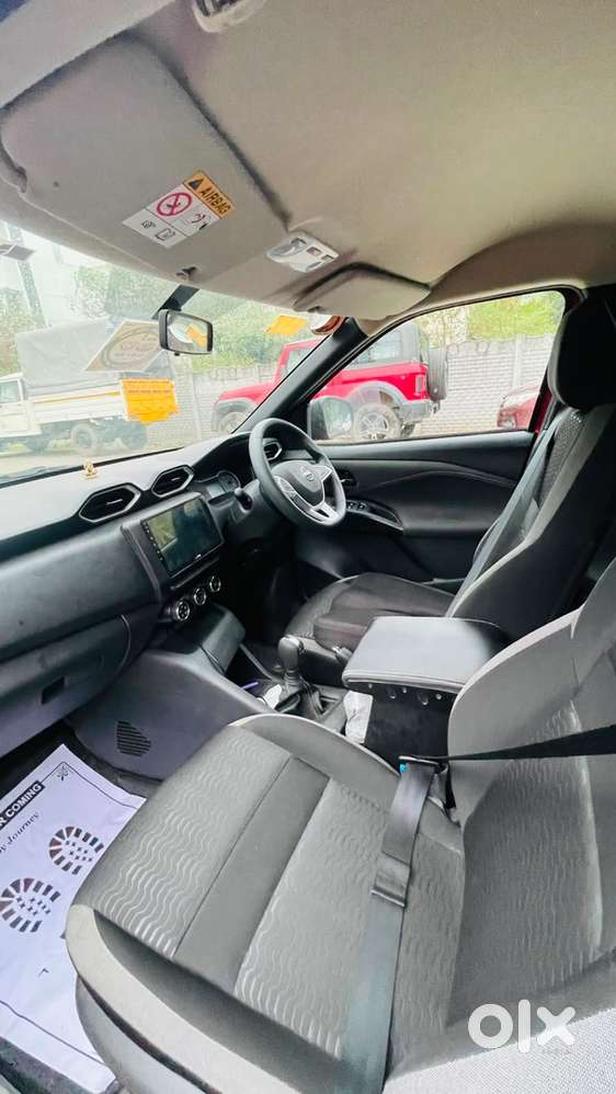 Lady Driven Nissan Magnite Petrol Amt  2025
