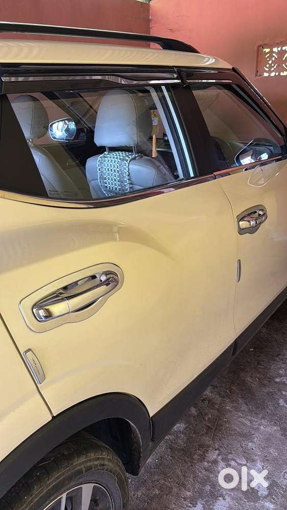 Mahindra Xuv300 2022 Petrol Well Maintained