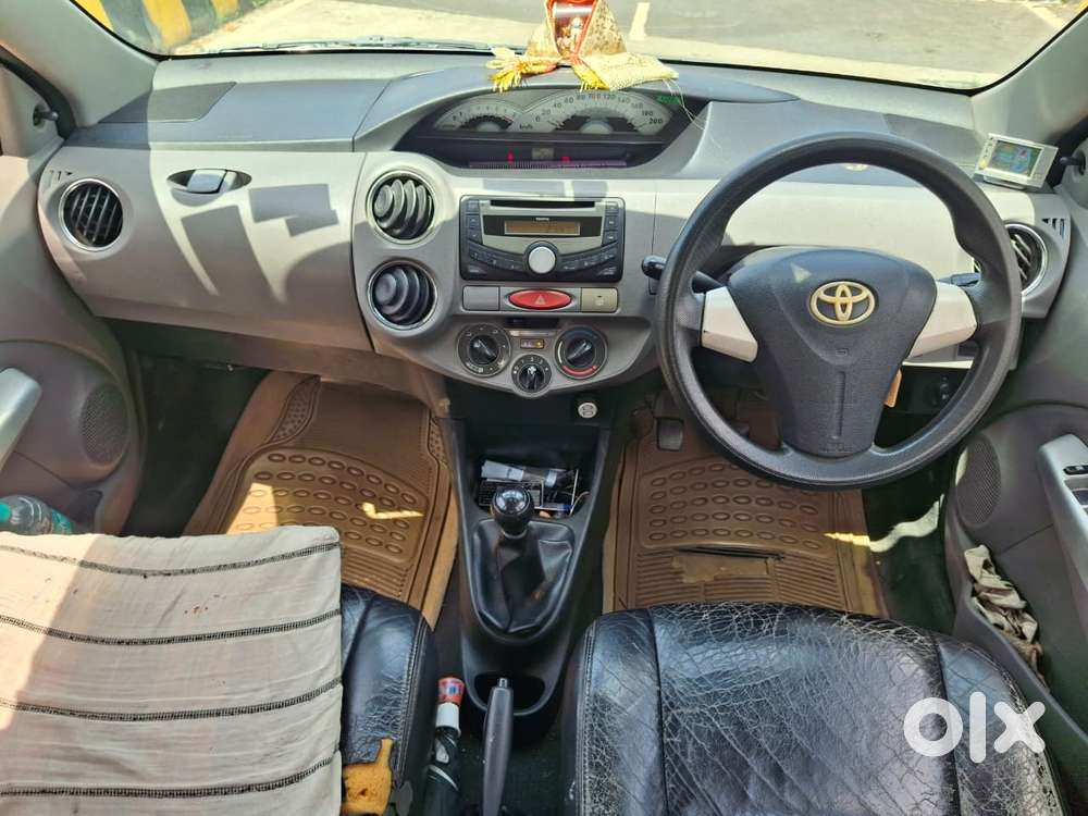 Toyota Etios V, 2011, Petrol