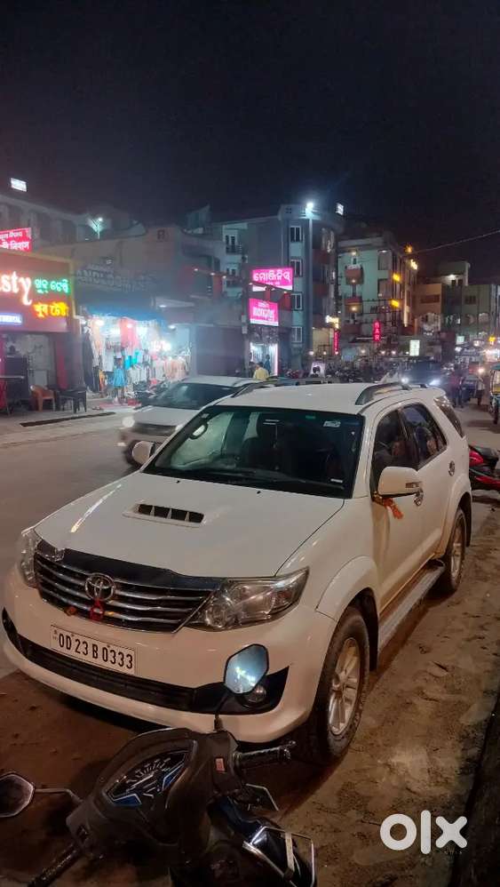 Toyota Fortuner 2014 Diesel 100000 Km Driven