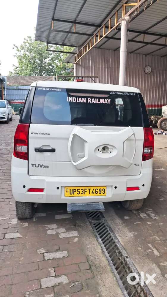 Mahindra Tuv 300 T4