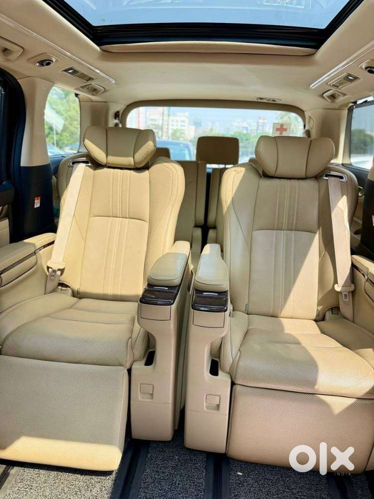 Toyota Vellfire Vip – Executive Lounge, 2022, Petrol