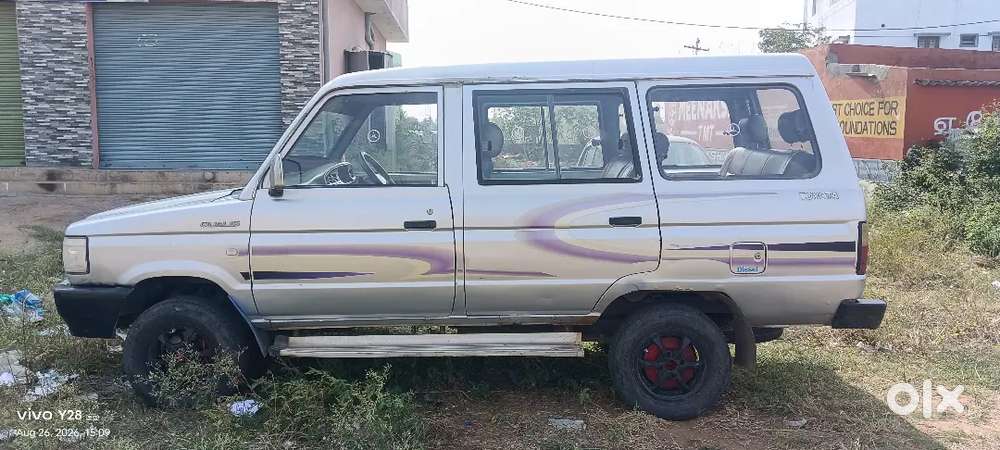 Toyota Qualis 2001 Diesel 75000 Km Driven