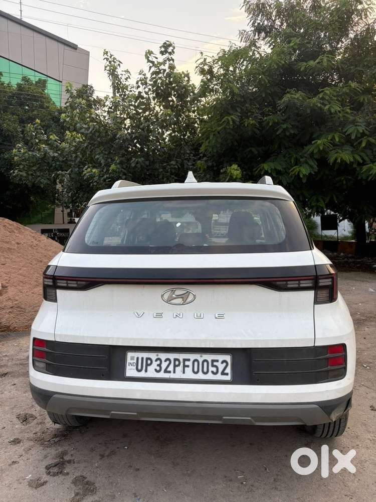 Hyundai Venue Petrol 2024