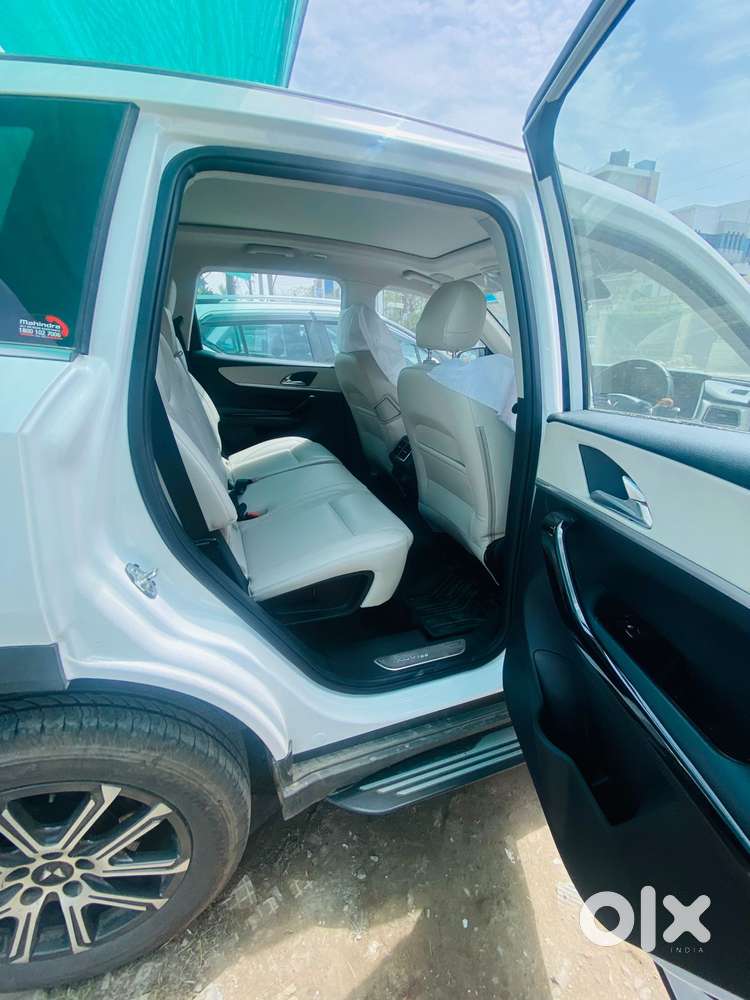 Mahindra Xuv700 2.0 Ax 7 Petrol At Luxury Pack Str, 2024, Petrol