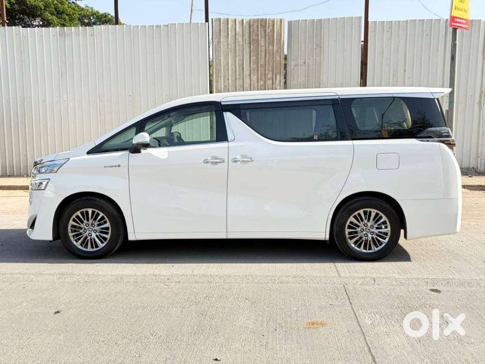 Toyota Vellfire 2.5 Hybrid, 2023, Petrol