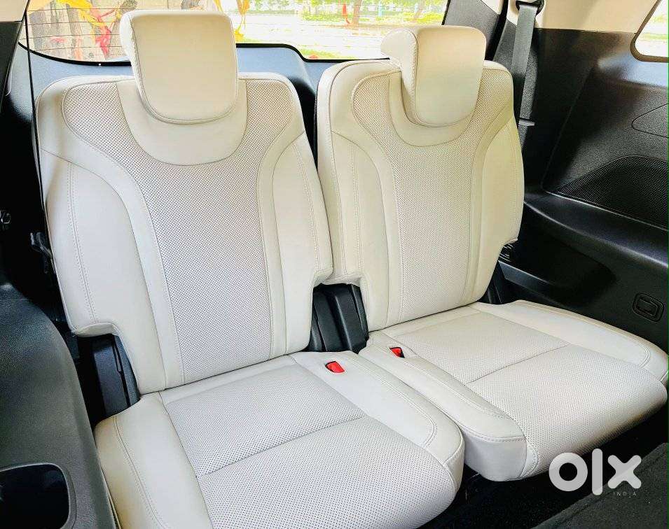 Mahindra Xuv700 2.2 Ax 7 Diesel At Luxury Pack Str, 2025, Diesel