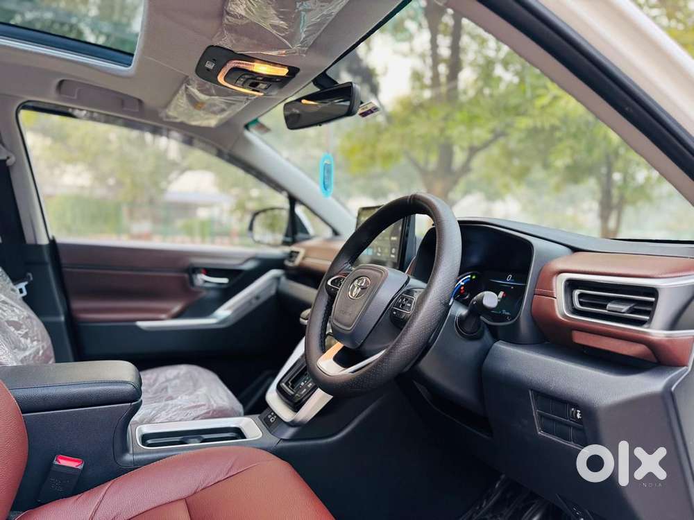 Toyota Innova Hycross 2.0 Vx (o) Hybrid 7 Str, 2024, Petrol