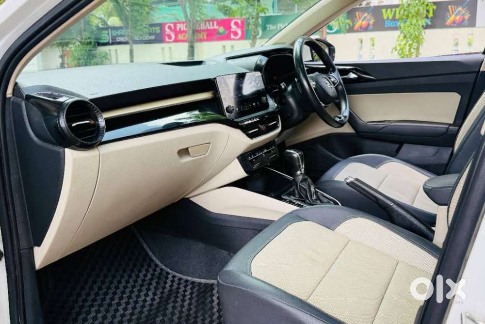 Skoda Slavia 1.0 Tsi Style At, 2023, Petrol