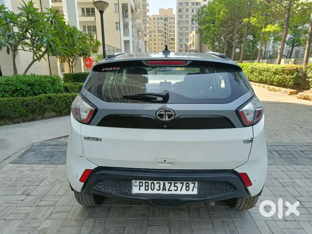 Tata Nexon Diesel Xza+ Dual Tone