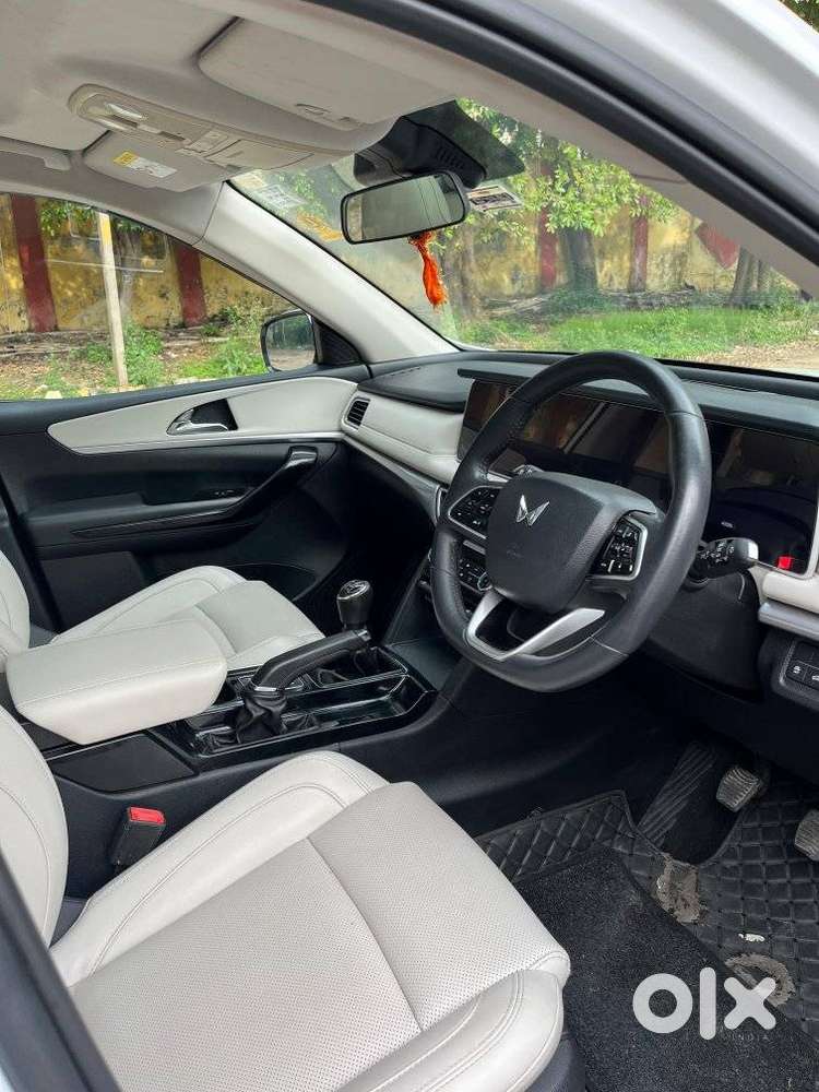 Mahindra Xuv700 2.0 Ax 7 Petrol Mt Str, 2022, Petrol