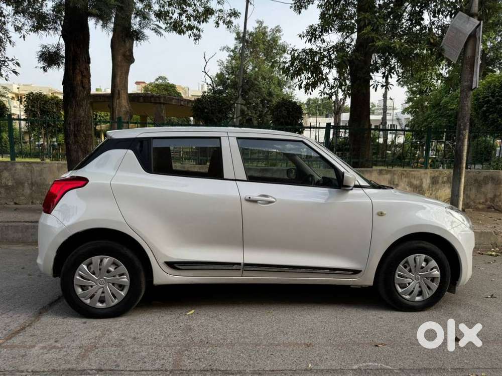 Maruti Suzuki Swift 1.2 Lxi (o), 2022, Petrol