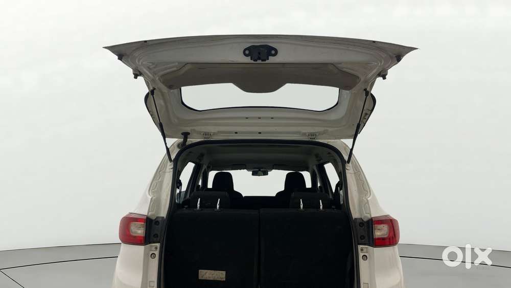 Renault Triber Rxt, 2023, Petrol