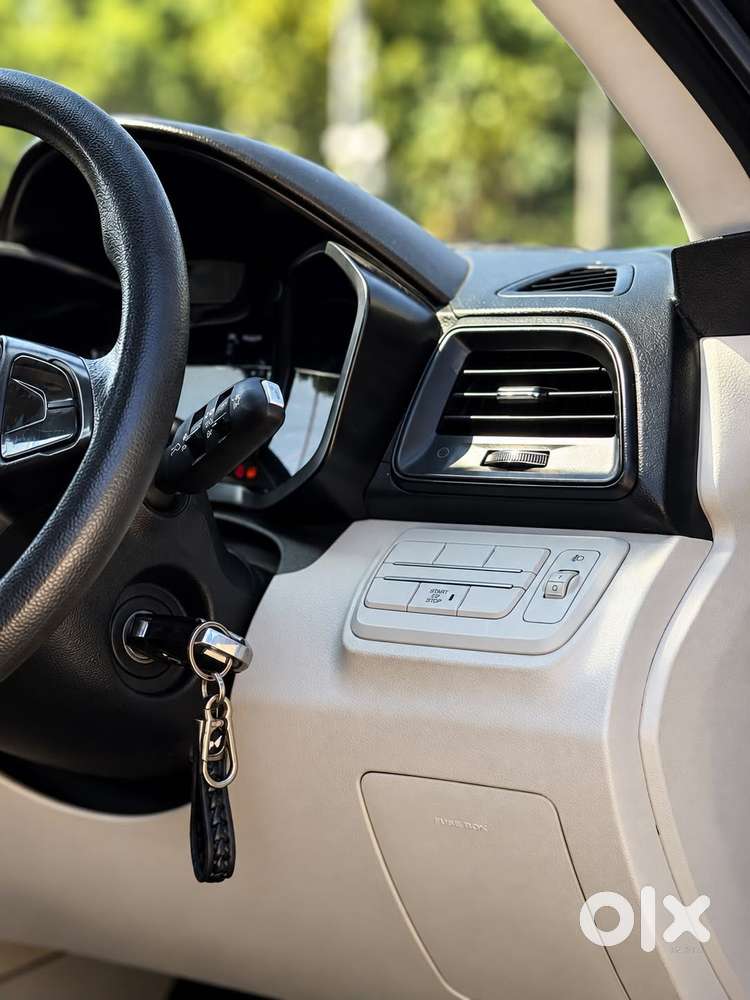 Mahindra Xuv300 W4, 2023, Petrol