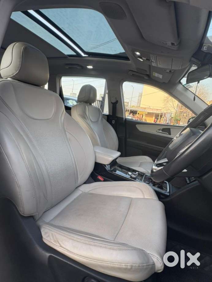 Mahindra Xuv700 2.0 Ax 7 Petrol At Luxury Pack Str, 2023, Petrol