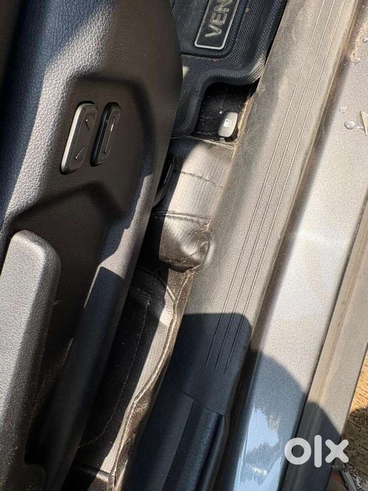 Hyundai Venue 2025 Petrol 32000 Km Driven