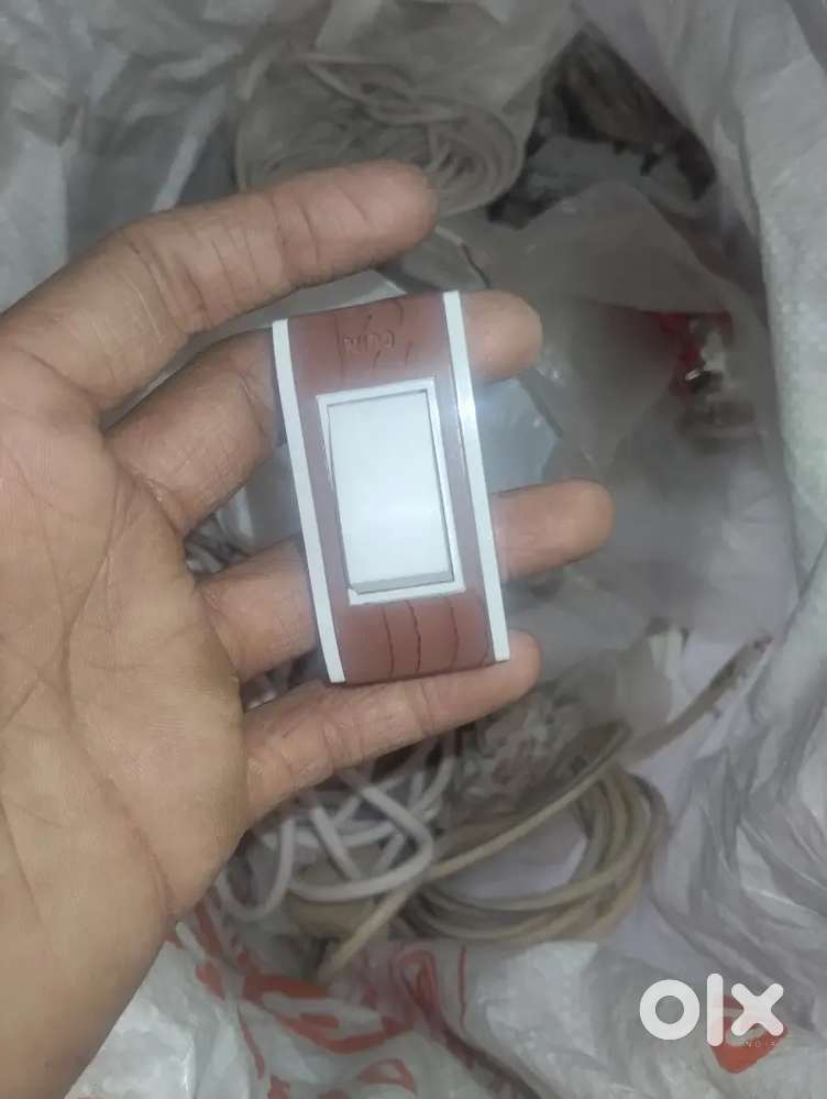 इलेक्ट्रिकल सामान का पूरा स्टॉक एक साथ बिक्री के लिए