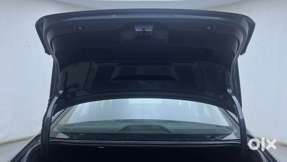 Skoda Slavia Style 1.0l Tsi At, 2022, Petrol