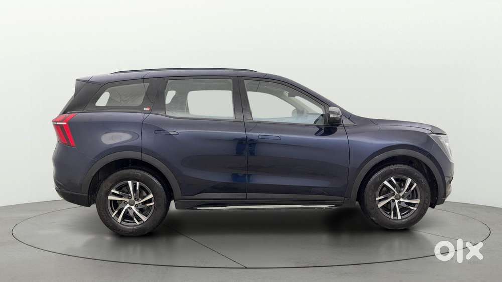 Mahindra Xuv700 2.0 Ax 5 Petrol Mt 7 Str, 2022, Petrol