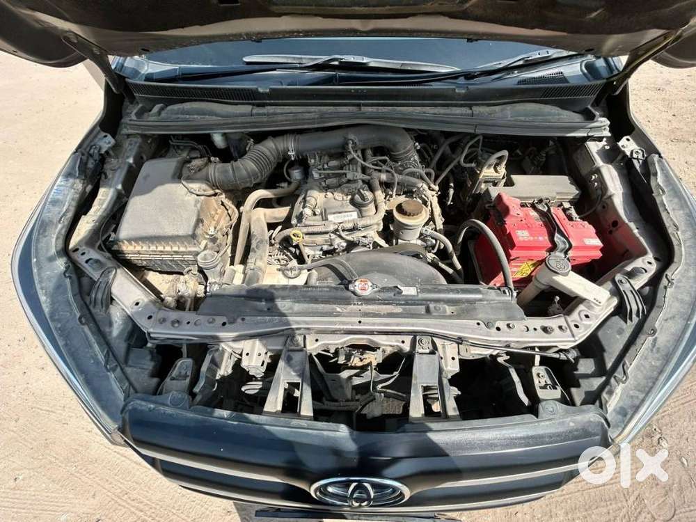 Toyota Innova Crysta 2.4 Gx Mt 8s, 2017, Petrol