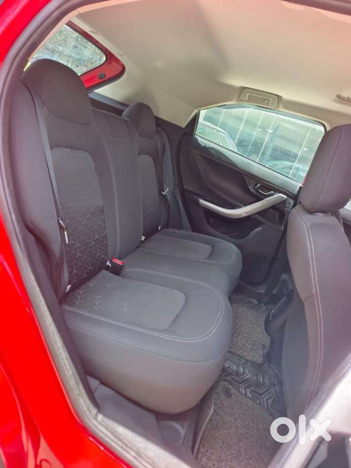 Tata Nexon 1.2 Revotron Xma Amt (s), 2023, Petrol