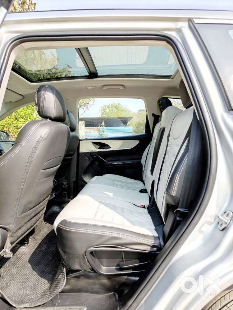Mahindra Xuv700 2.0 Ax 5 Petrol Mt 7 Str, 2022, Petrol
