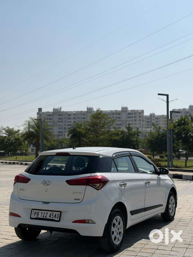Hyundai I20 Sportz 1.4 Crdi 6 Speed Bs-iv, 2015, Petrol