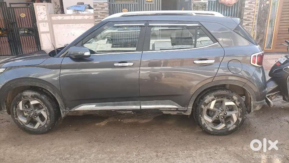 Hyundai Venue 2021 Petrol 32000 Km Driven