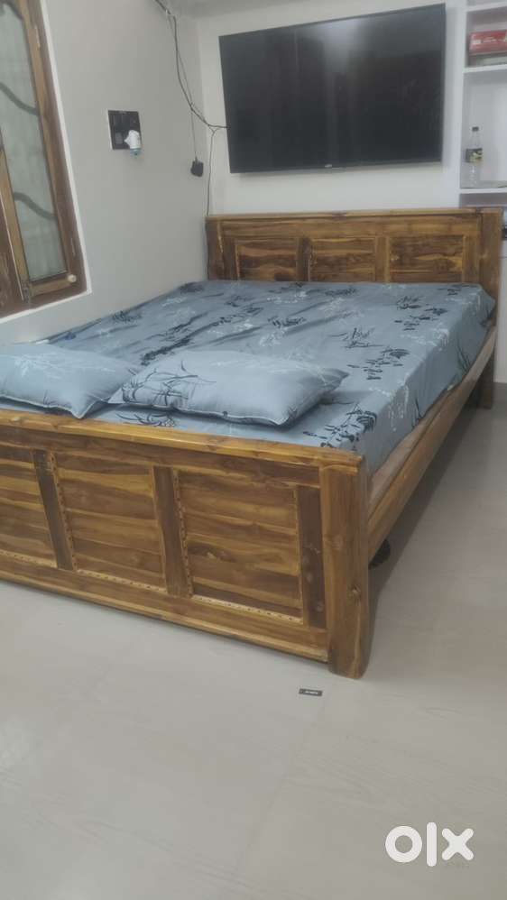 Queen size Bed
