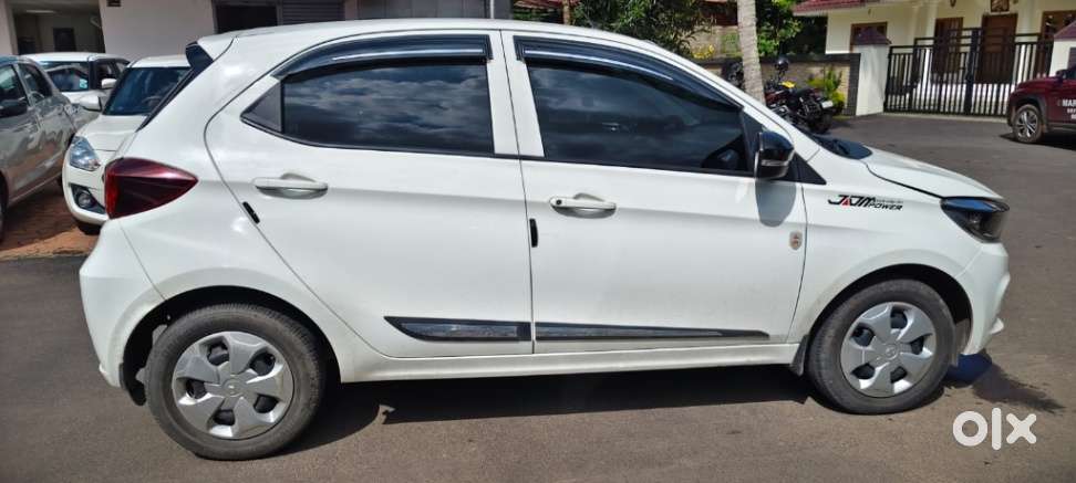 Tata Tiago 1.2 Revotron Xt (o), 2022, Petrol
