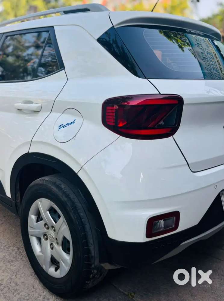Hyundai Venue 2020 Petrol Well Maintained