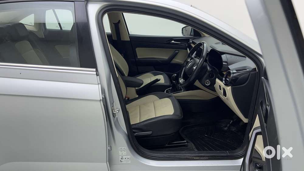 Skoda Slavia Style 1.0l Tsi Mt, 2023, Petrol