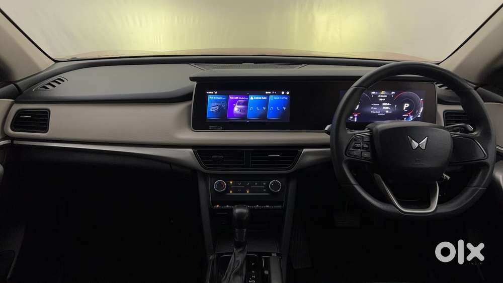 Mahindra Xuv700 2.0 Ax 3 Petrol At 5 Str, 2021, Petrol