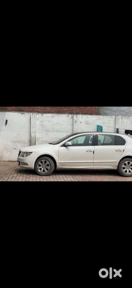 Skoda Superb 2011 Petrol Well Maintained