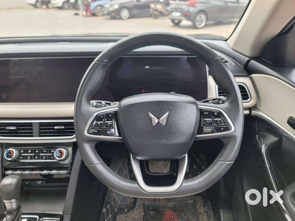 Mahindra Xuv700 2.0 Ax 7 Petrol At Str, 2023, Petrol