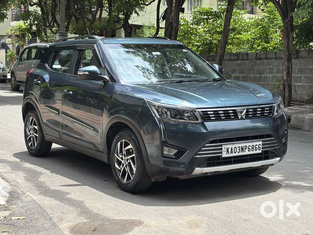 Mahindra Xuv300 1.2 W8 (o) Amt Petrol, 2023, Petrol