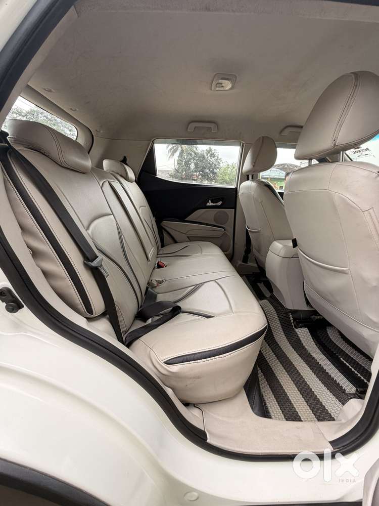 Mahindra Xuv300 W8, 2022, Petrol