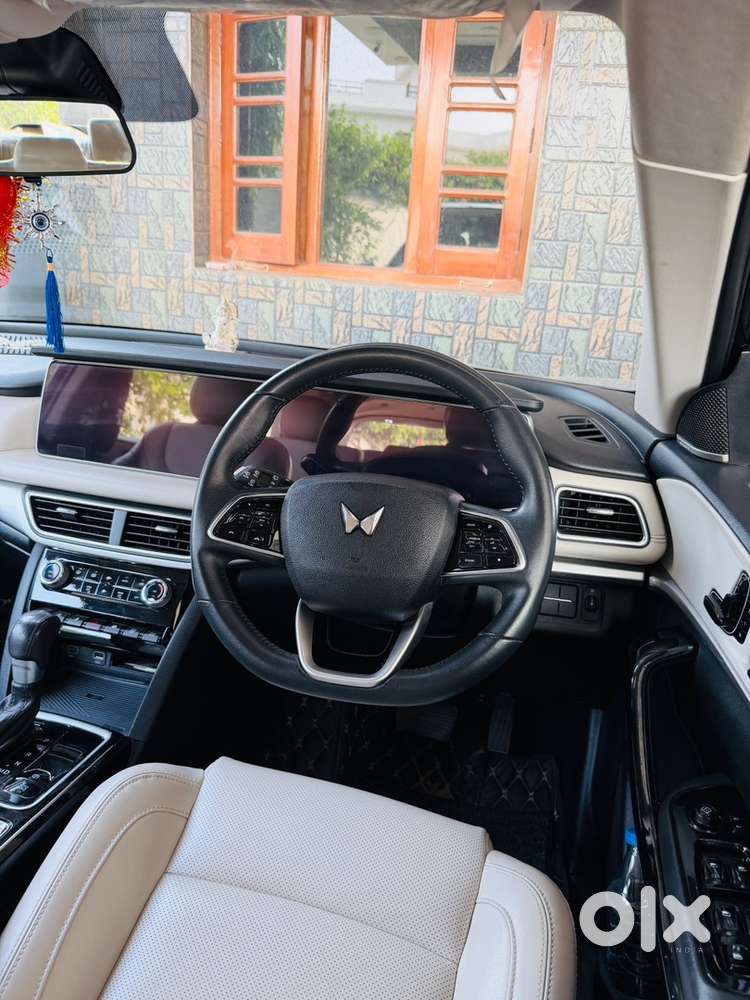 Mahindra Xuv700 Diesel 2023 Car
