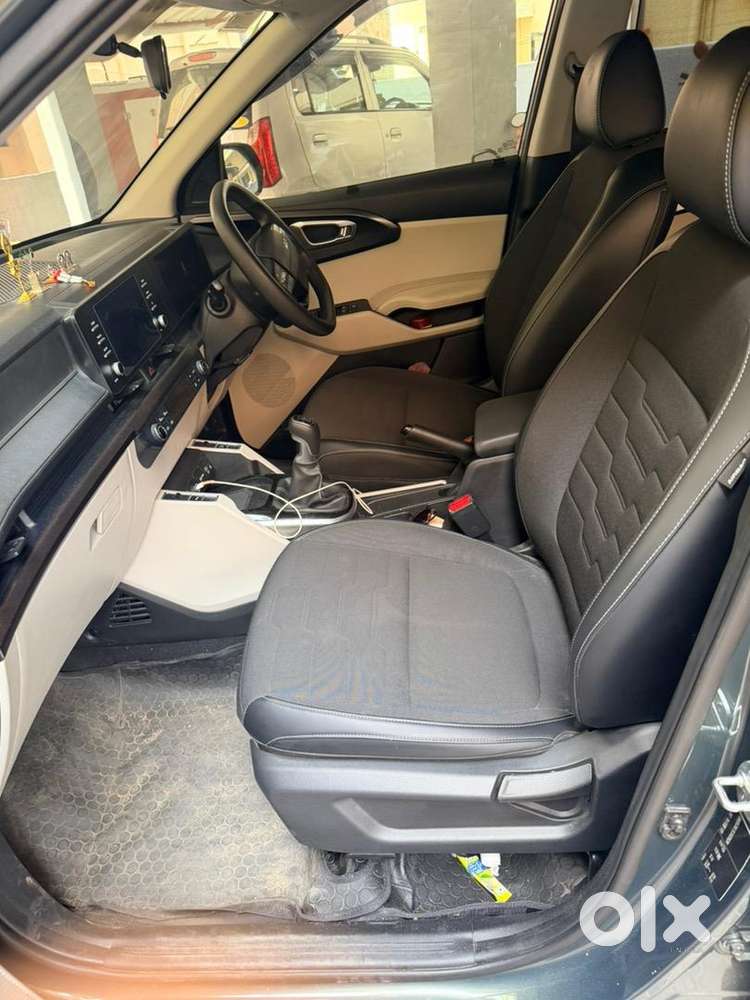 Kia Carens Clavis Petrol Manual 2025