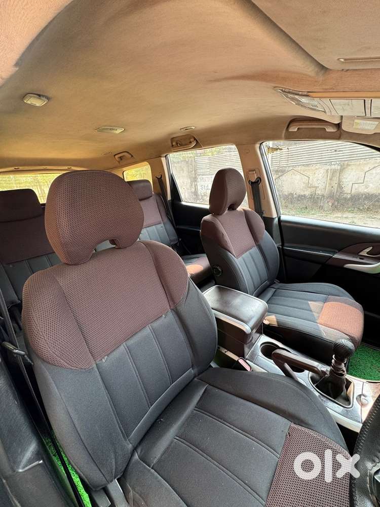 Urgent Selling.      Mahindra Xuv500 Diesel Manual 2011