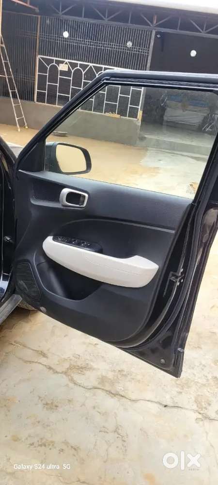 Hyundai Venue 2024 Petrol 25000 Km Driven